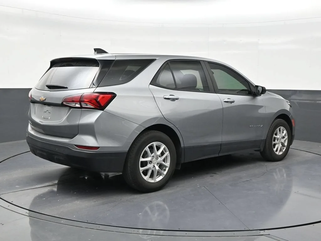 2024 Chevrolet Equinox LS photo 5