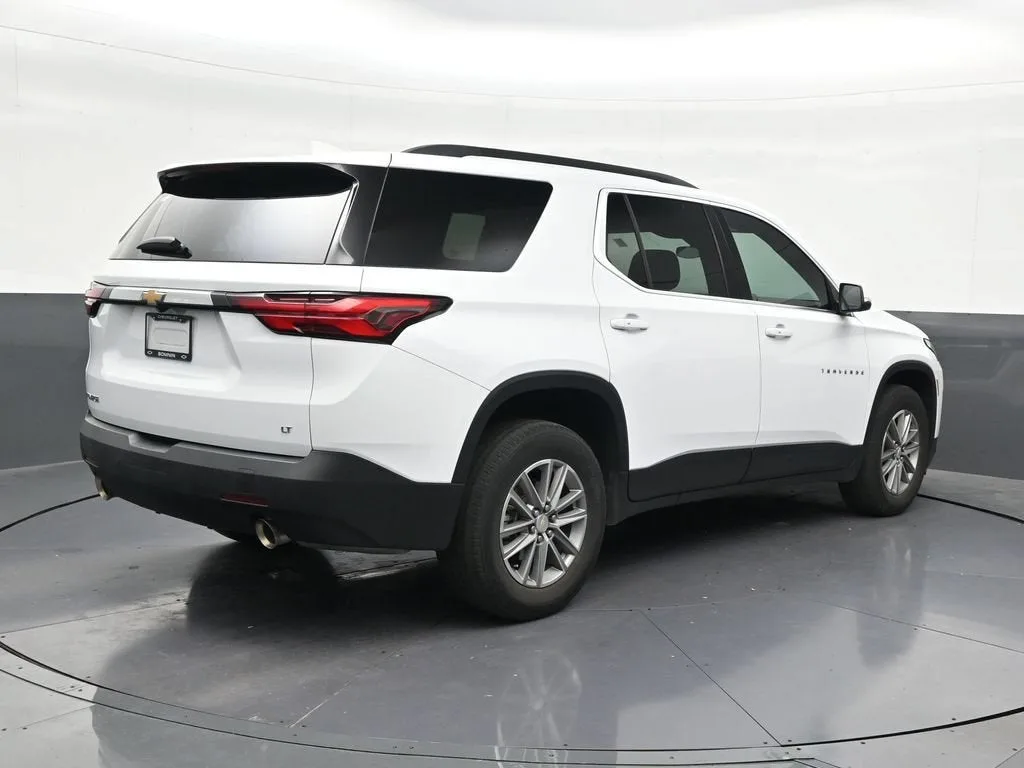2023 Chevrolet Traverse LT Cloth photo 5