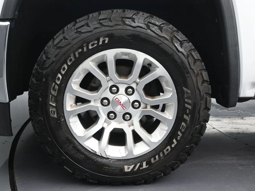 2018 GMC Sierra 1500 SLE photo 10