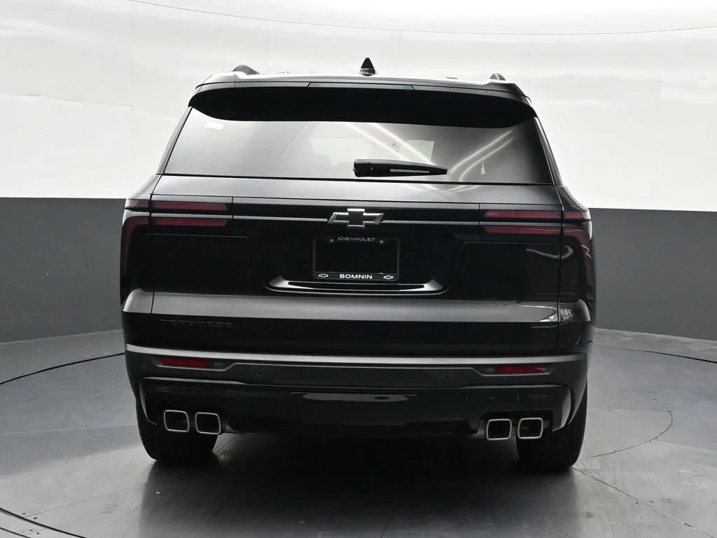 2025 Chevrolet Traverse LT photo 4
