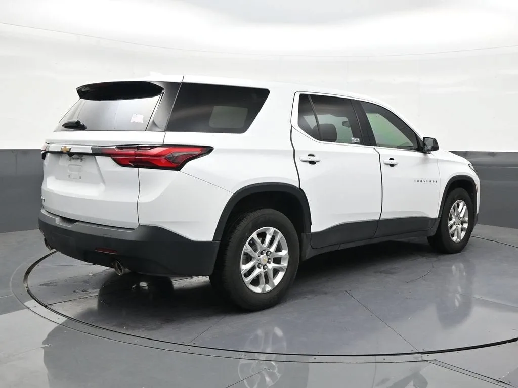 2023 Chevrolet Traverse LS photo 5