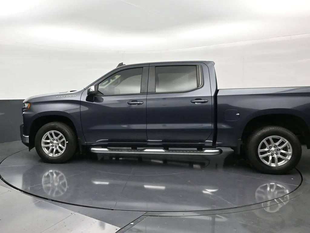 2021 Chevrolet Silverado 1500 LT photo 2
