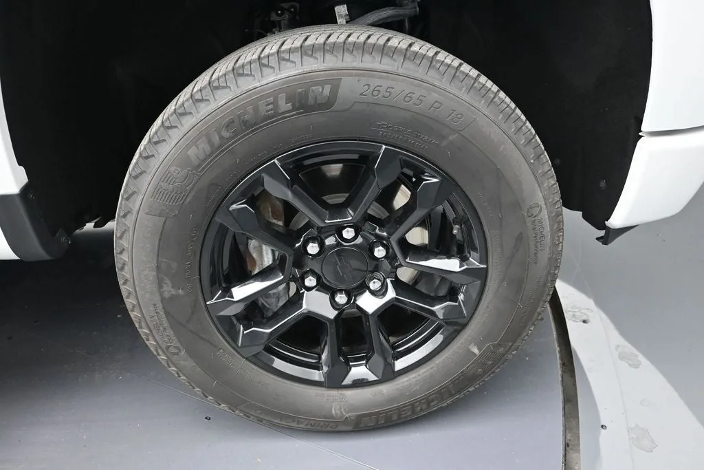 2023 Chevrolet Silverado 1500 RST photo 9