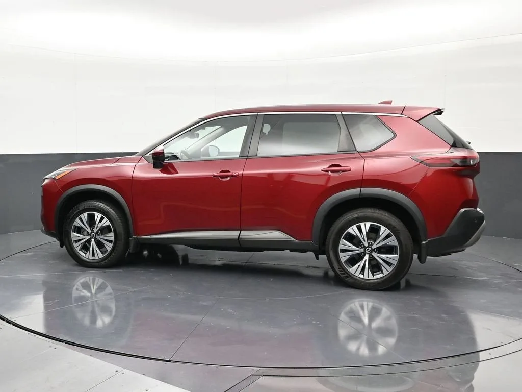 2022 Nissan Rogue SV FWD photo 2