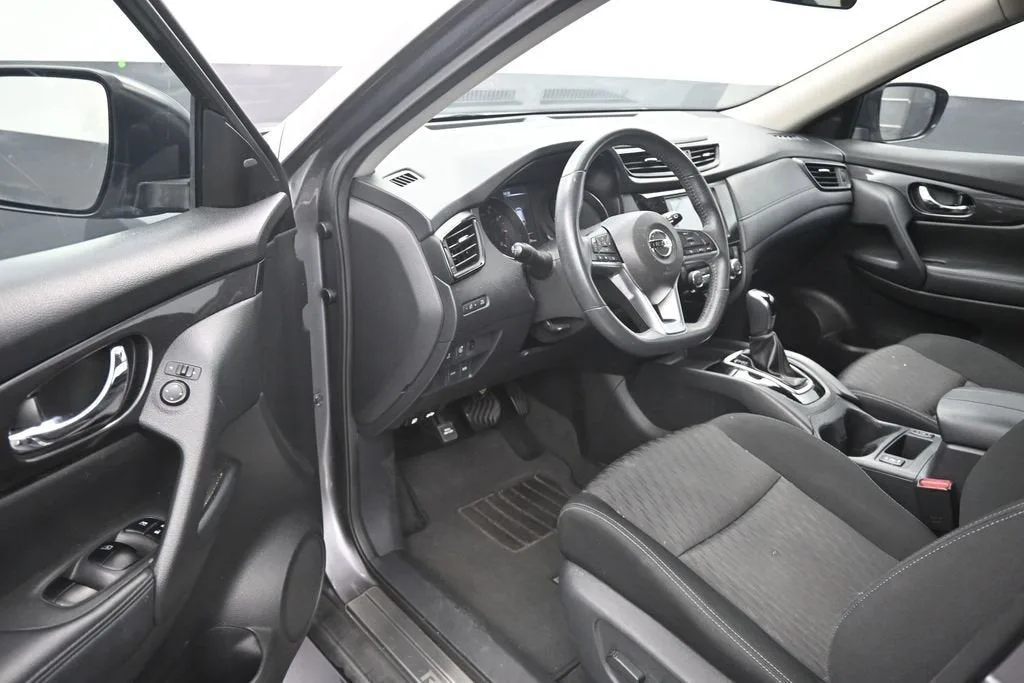2017 Nissan Rogue SV photo 9