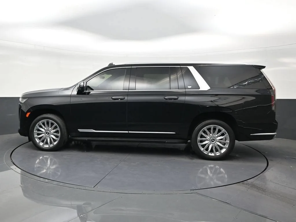 2023 Cadillac Escalade ESV 4WD Premium Luxury photo 2