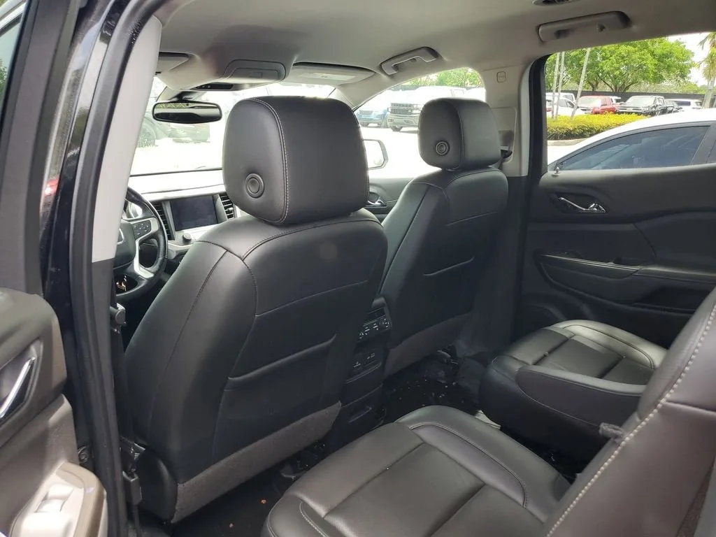 2022 GMC Acadia SLT photo 12