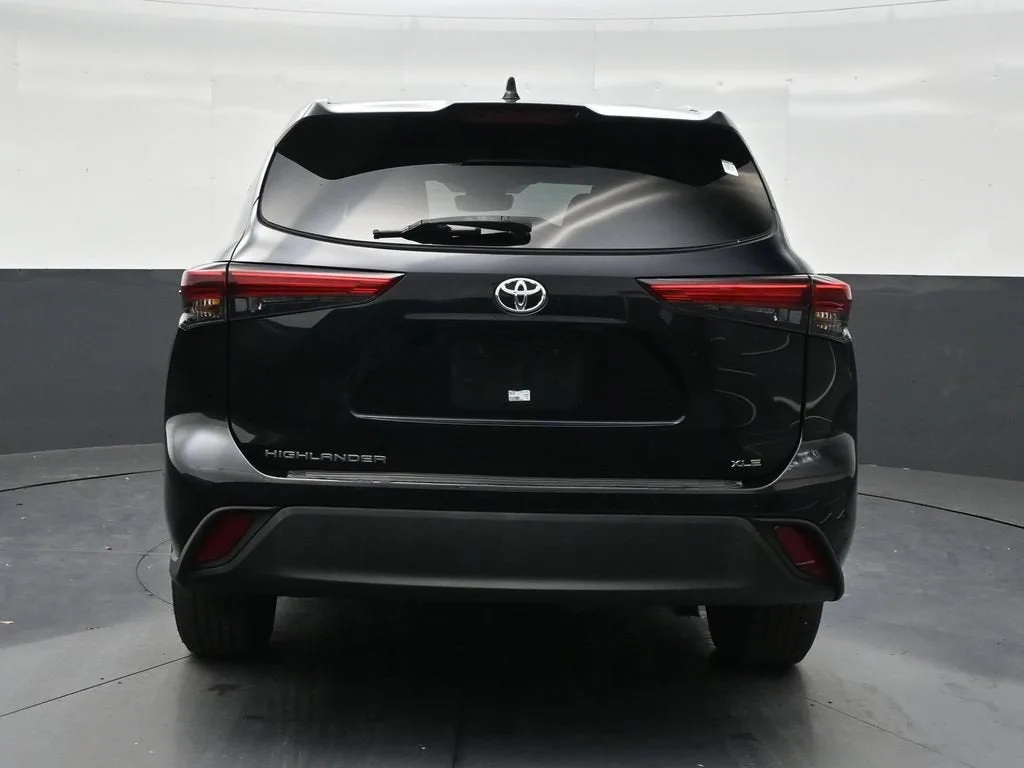 2021 Toyota Highlander XLE photo 4