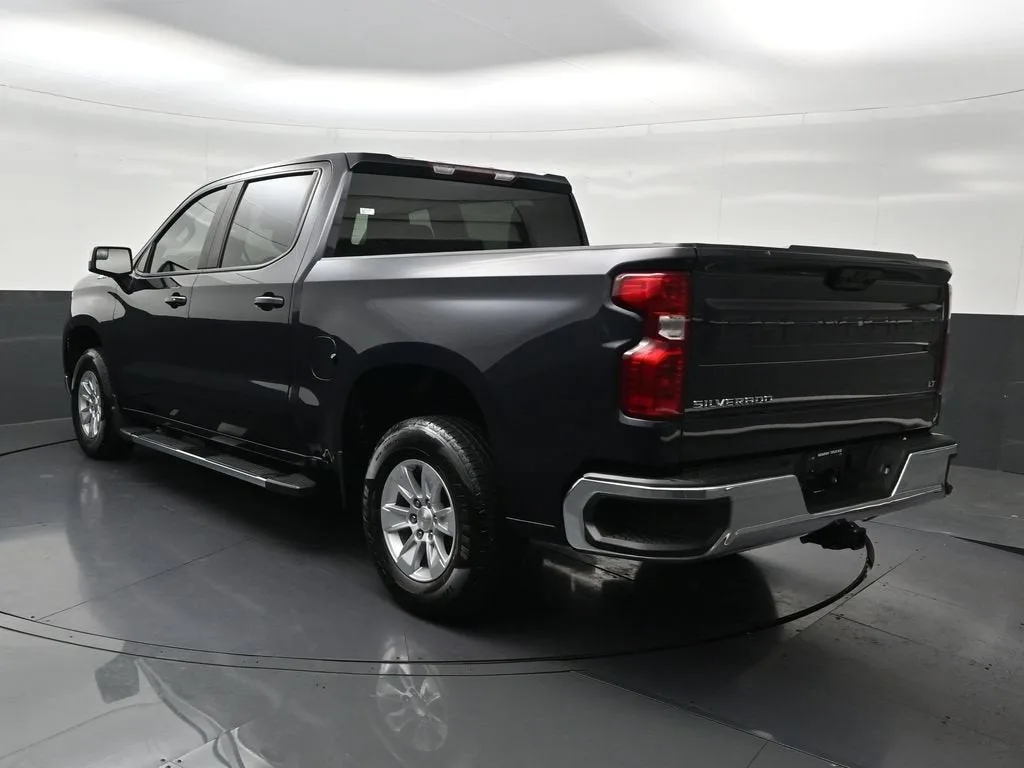 2023 Chevrolet Silverado 1500 LT photo 3