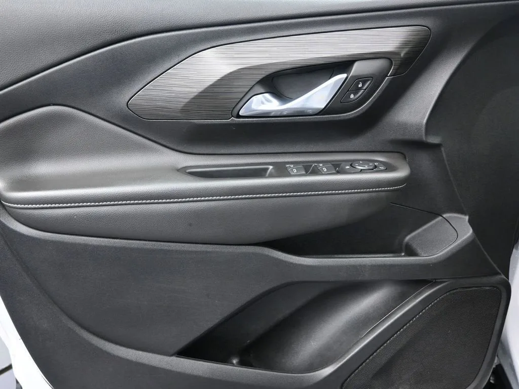 2023 GMC Terrain SLE photo 11