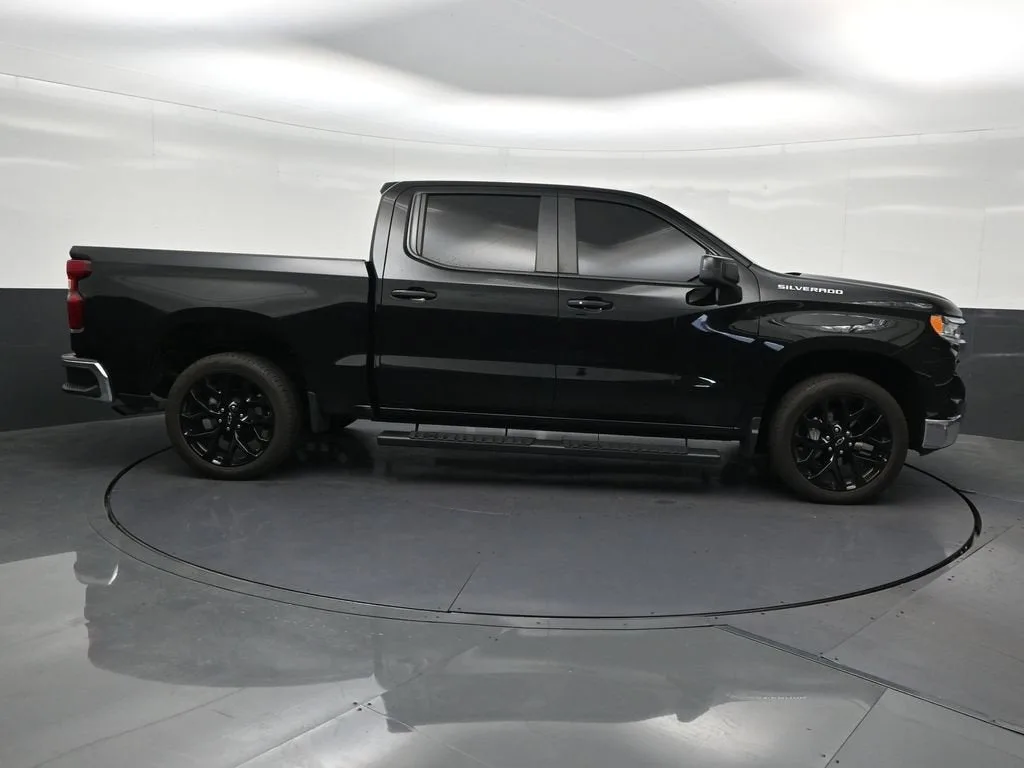 2024 Chevrolet Silverado 1500 LT photo 7