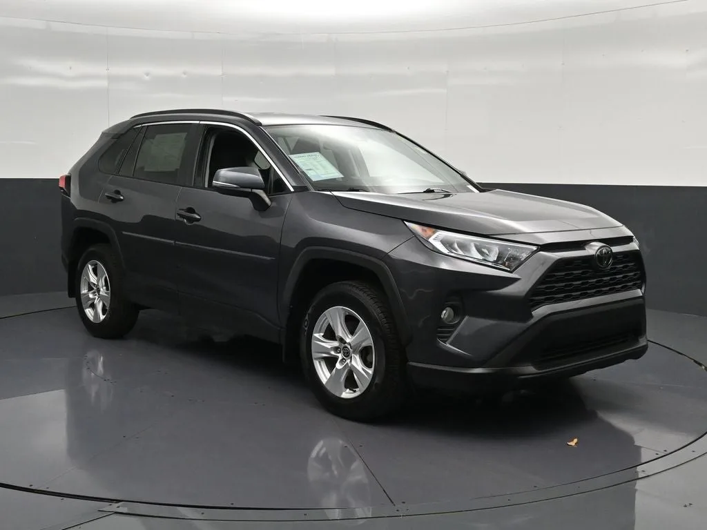 2021 Toyota RAV4 XLE photo 5