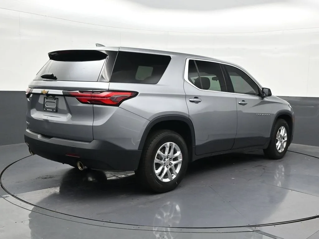 2023 Chevrolet Traverse LS photo 5