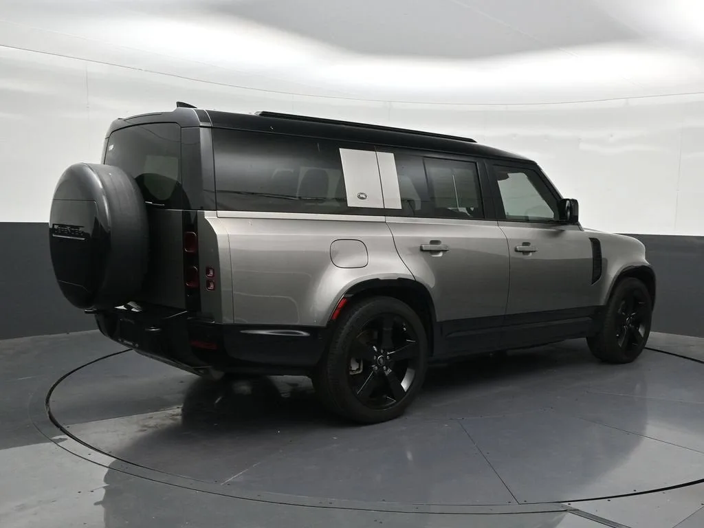 2024 Land Rover Defender X-Dynamic SE photo 5