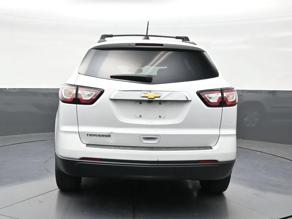 2017 Chevrolet Traverse LS photo 4