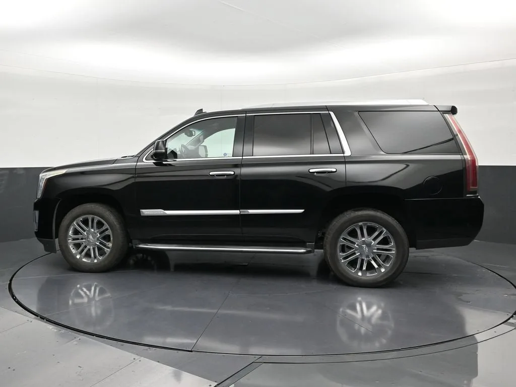 2020 Cadillac Escalade 2WD Standard photo 2