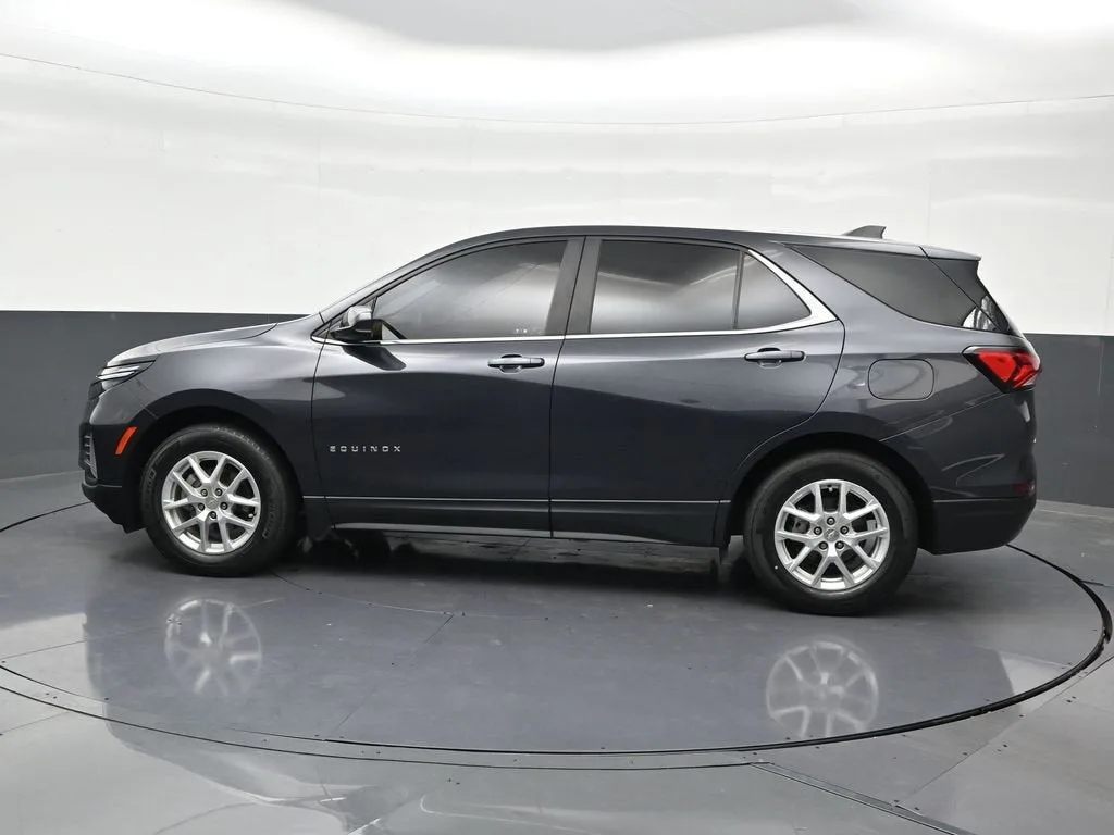 2023 Chevrolet Equinox LT photo 2