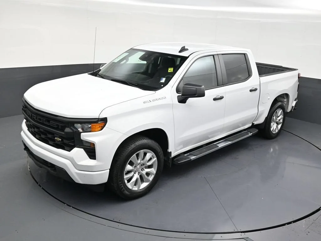2024 Chevrolet Silverado 1500 Custom photo 9