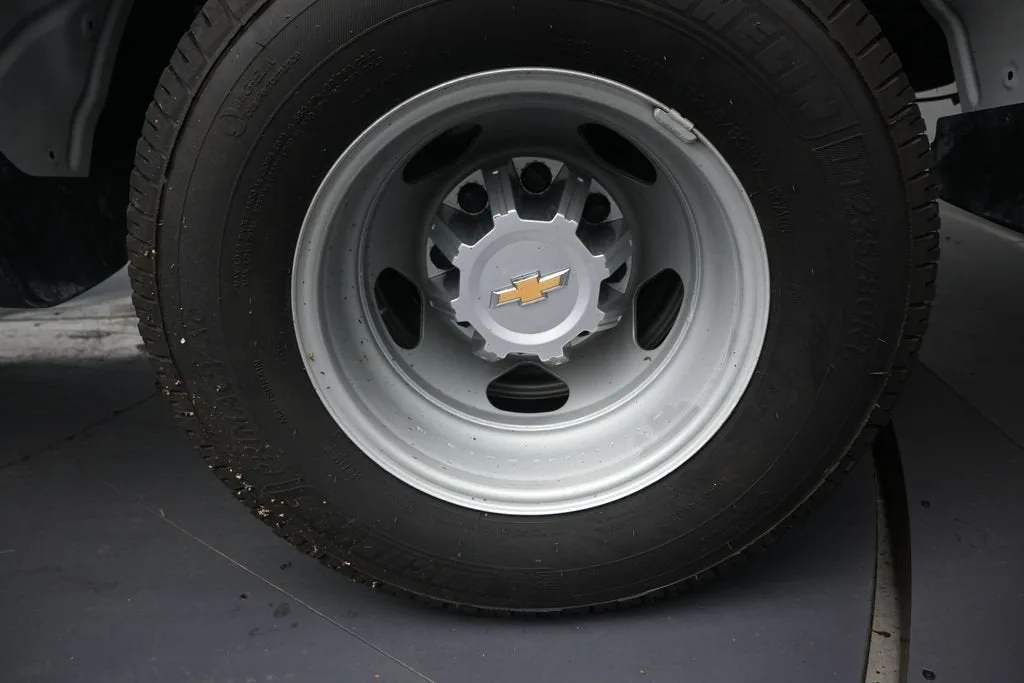 2025 Chevrolet Silverado 3500 HD WT DRW photo 9