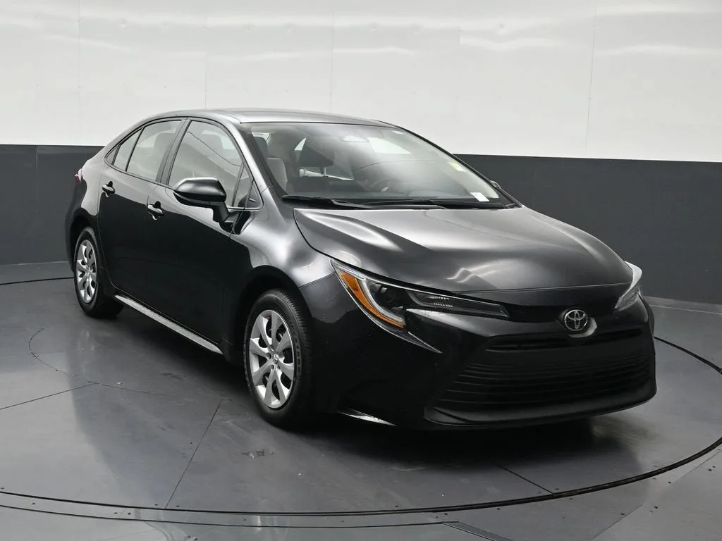 2025 Toyota Corolla LE photo 8