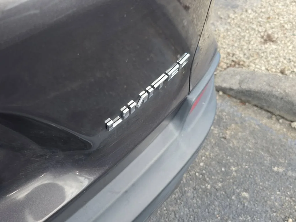 2019 Jeep Cherokee Limited FWD photo 8