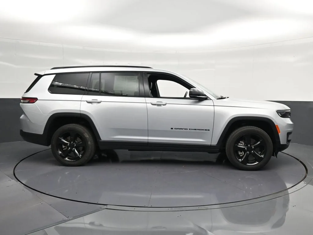 2024 Jeep Grand Cherokee L Altitude photo 4