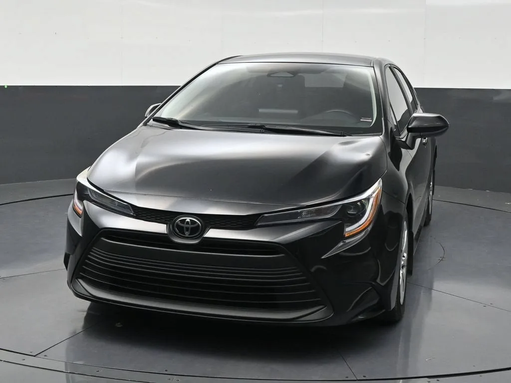 2025 Toyota Corolla LE photo 8