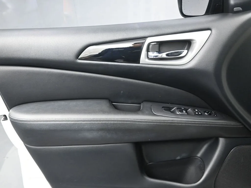 2020 Nissan Pathfinder SV 2WD photo 11