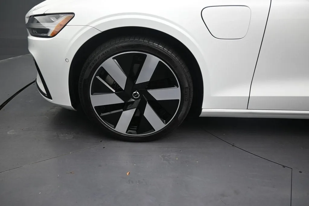 2024 Volvo S60 Recharge Plug-In Hybrid T8 Plus Dark Theme photo 10