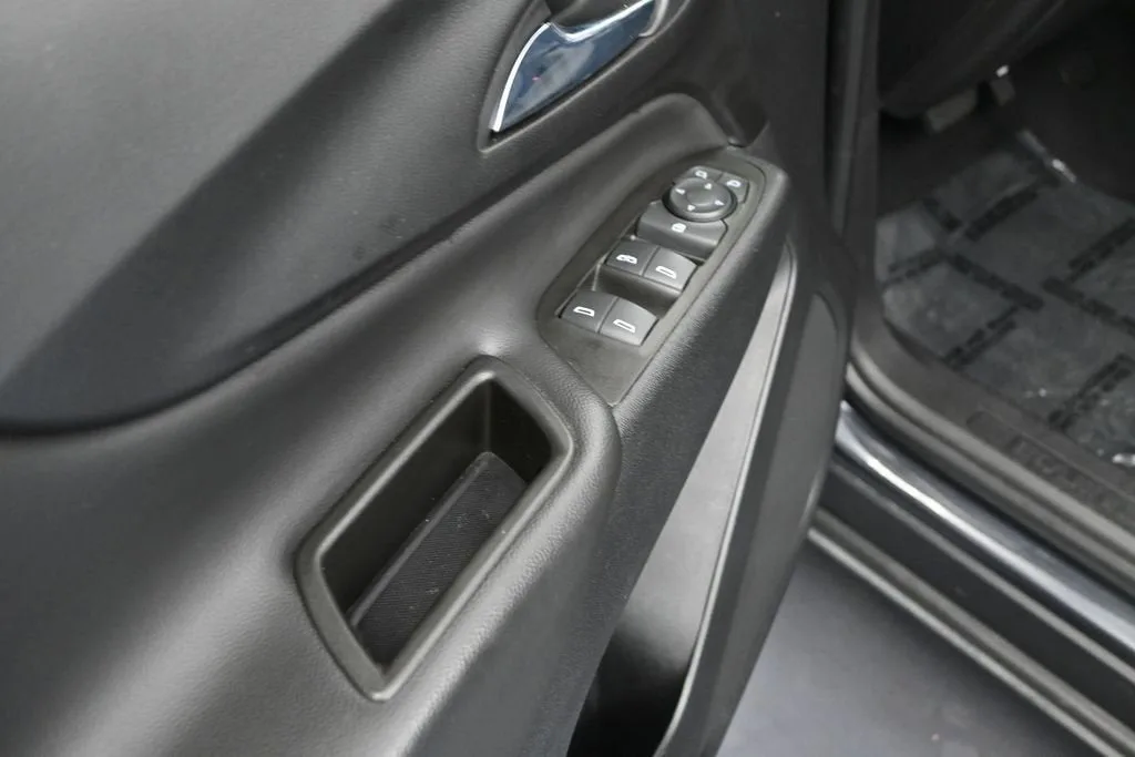 2023 Chevrolet Equinox LT photo 10