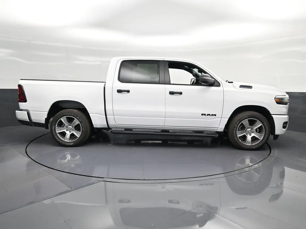 2025 RAM 1500 Tradesman photo 4