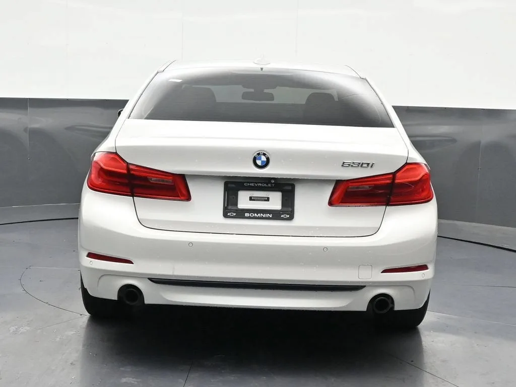 2019 BMW 5 Series 530i photo 4