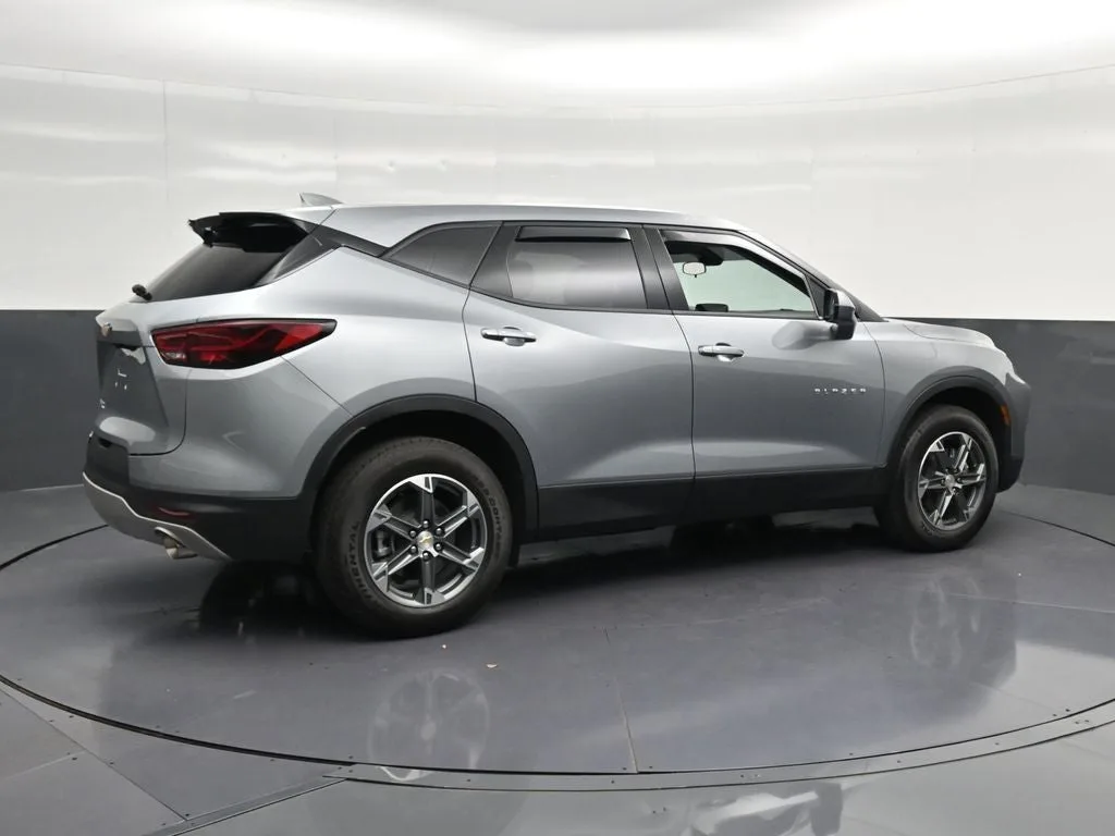 2025 Chevrolet Blazer LT photo 3