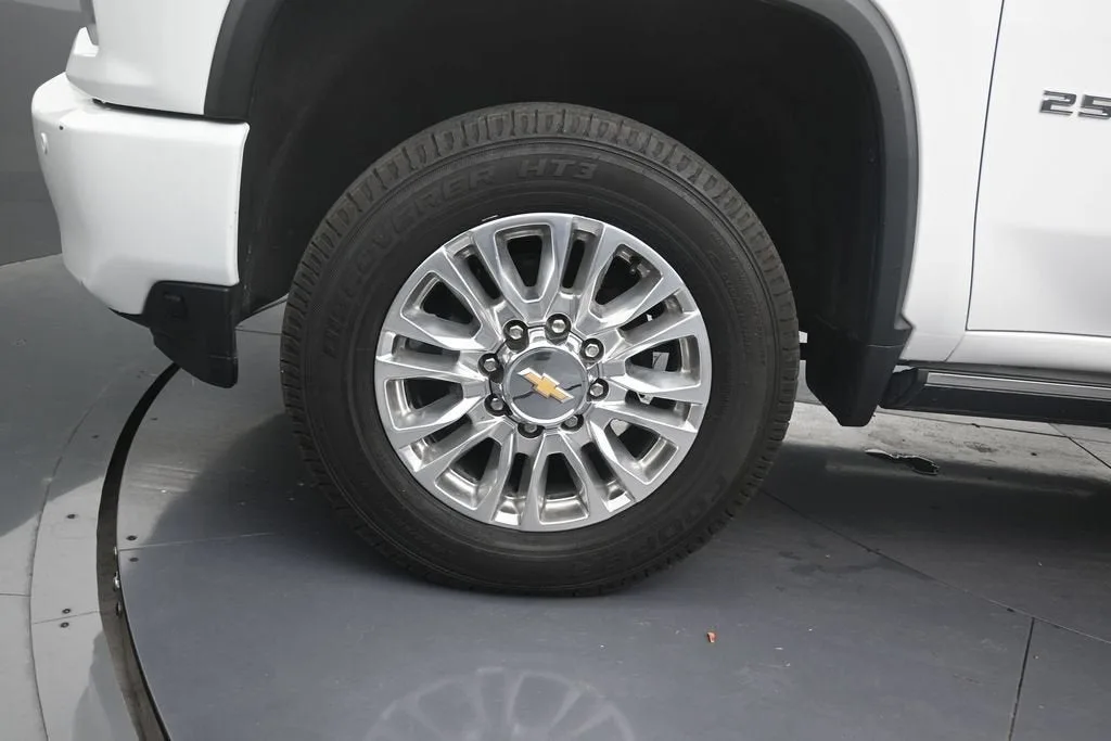 2023 Chevrolet Silverado 2500 HD High Country photo 9