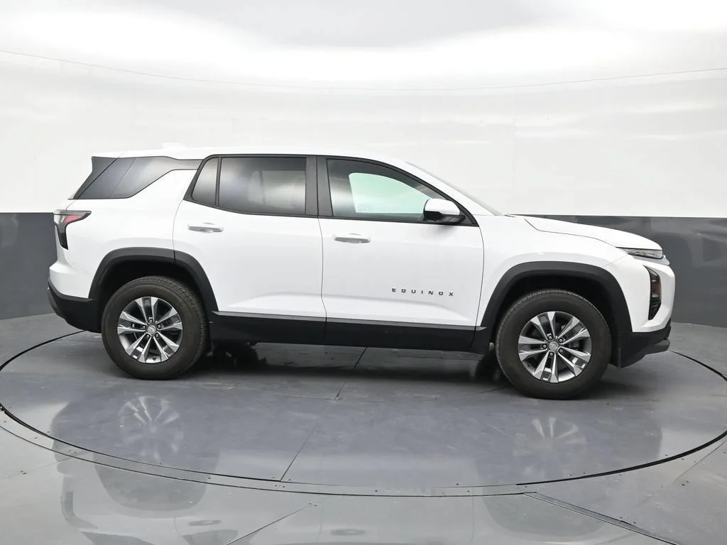 2025 Chevrolet Equinox LT photo 6
