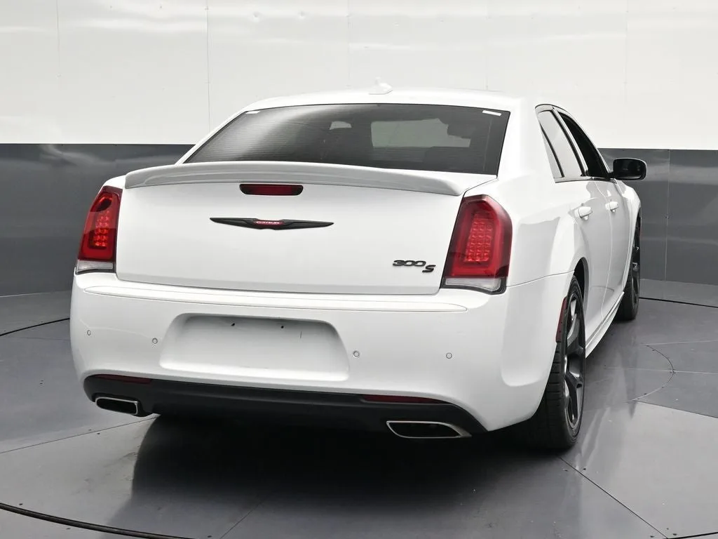 2023 Chrysler 300 S photo 2