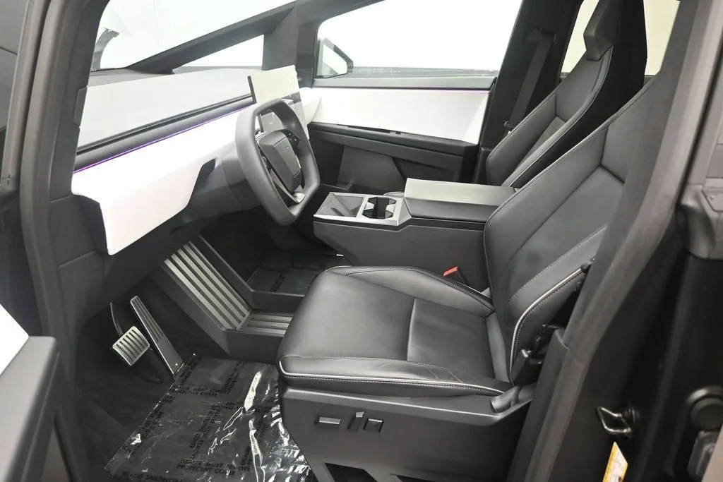 2024 Tesla Cybertruck All-Wheel Drive photo 12