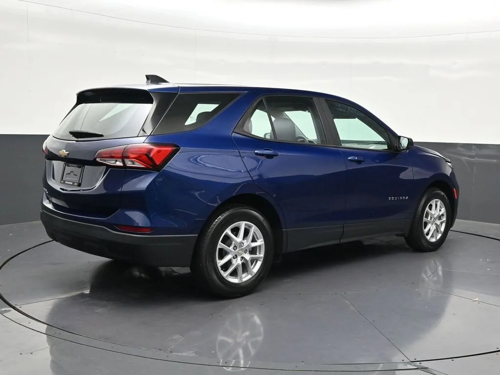 2023 Chevrolet Equinox LS photo 5