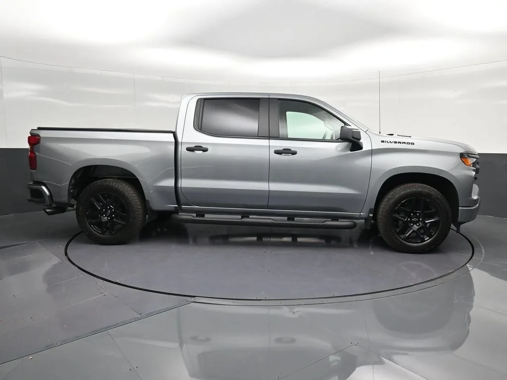 2026 Chevrolet Silverado 1500 Custom photo 4