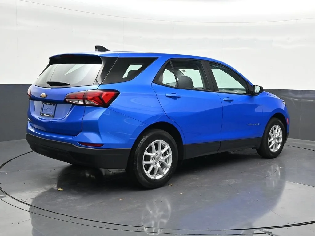 2024 Chevrolet Equinox LS photo 5