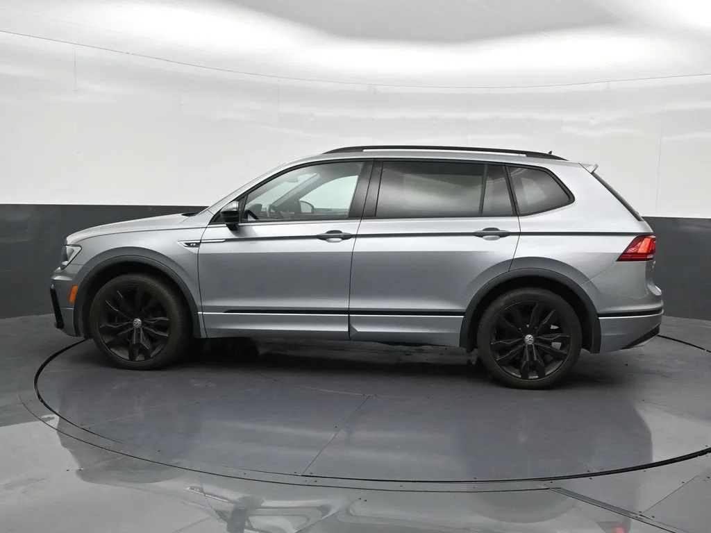 2021 Volkswagen Tiguan 2.0T SE R-Line Black photo 2