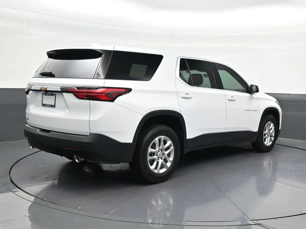 2023 Chevrolet Traverse LS photo 5