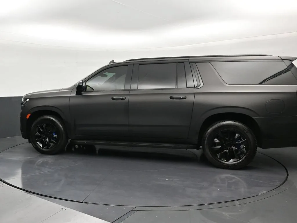 2021 Chevrolet Suburban LS photo 2