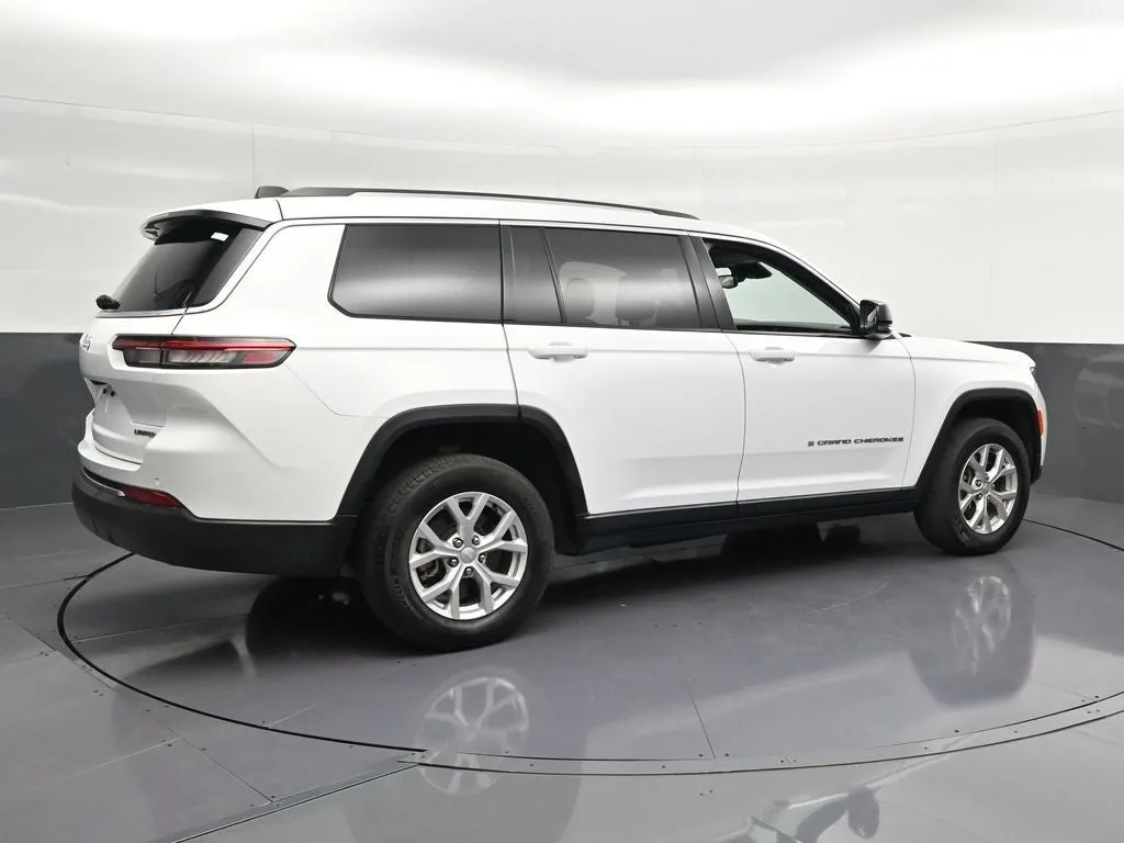 2023 Jeep Grand Cherokee L Limited photo 3