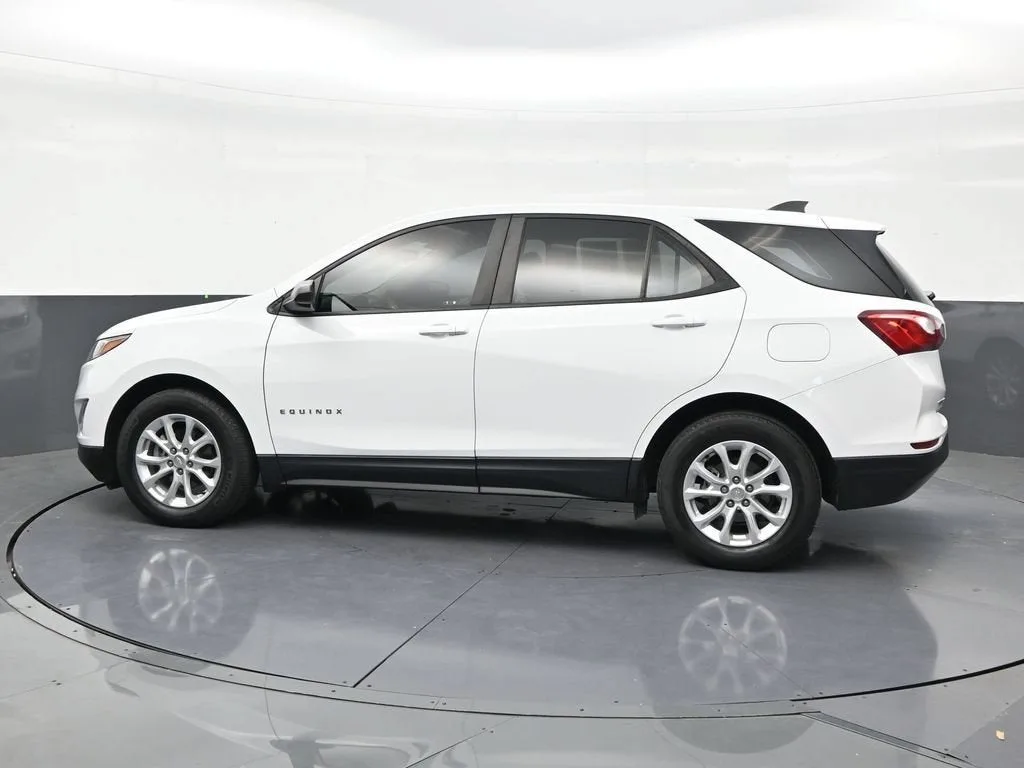 2020 Chevrolet Equinox LS photo 2