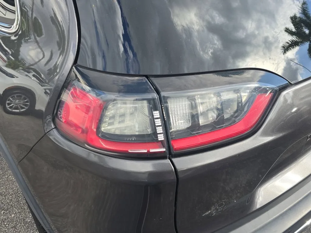 2019 Jeep Cherokee Limited FWD photo 5