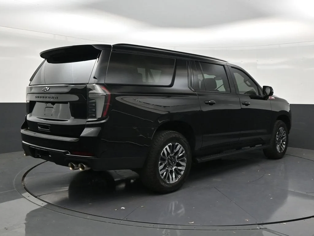 2025 Chevrolet Suburban Z71 photo 5