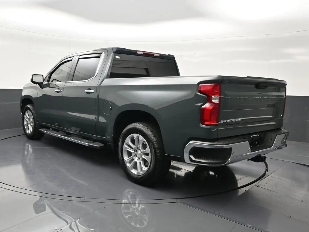 2025 Chevrolet Silverado 1500 LTZ photo 3