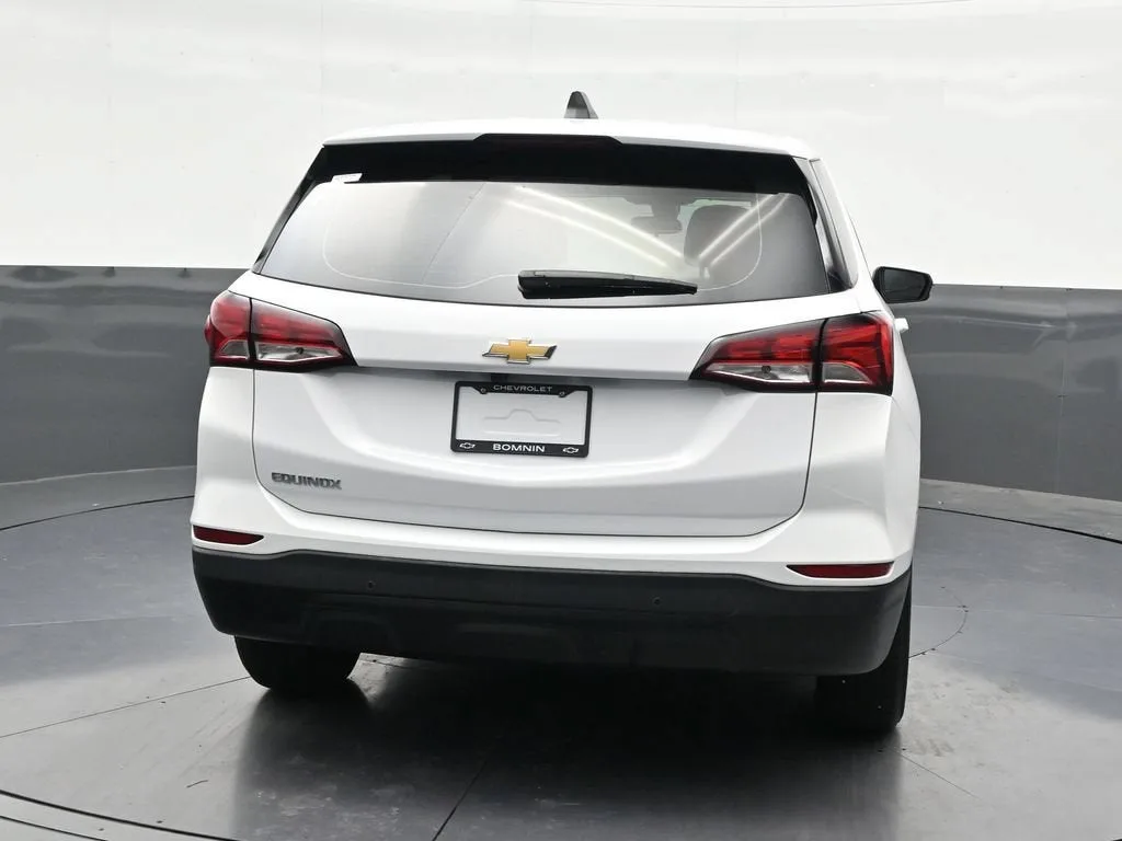 2024 Chevrolet Equinox LS photo 4