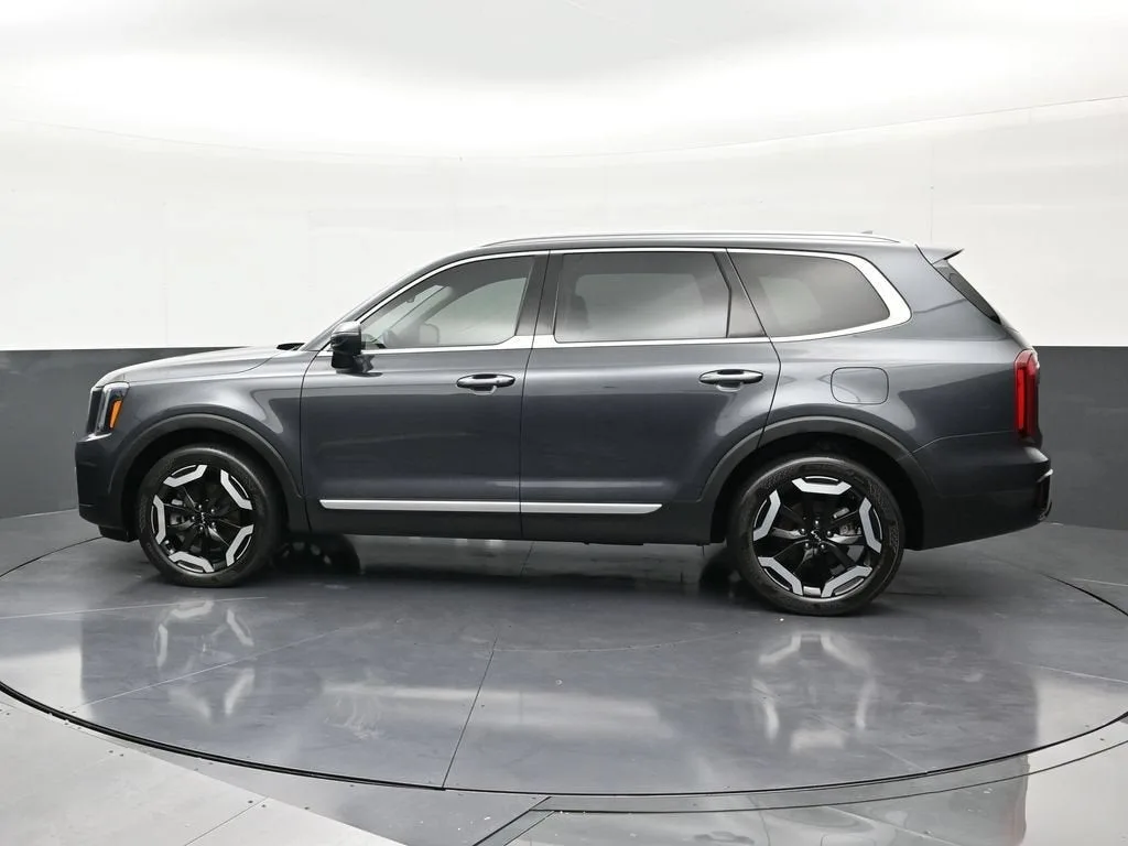 2024 Kia Telluride S photo 2
